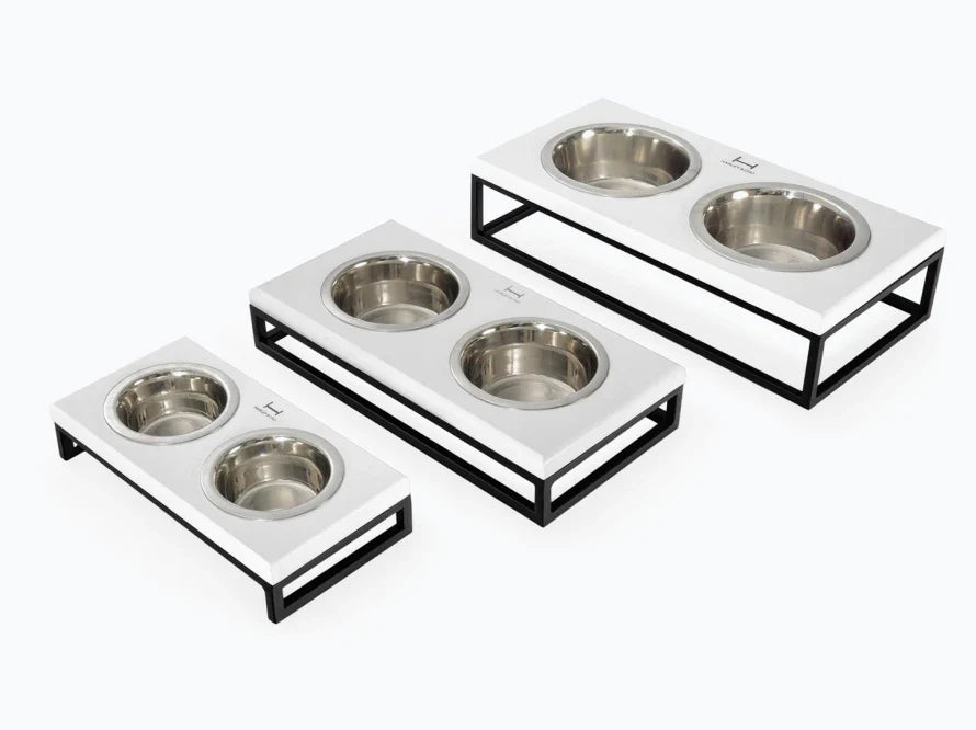 LUNCH BAR Hundenapf / Holz Napfständer mit zwei Edelstahlnäpfen für kleine Hunde / schwarzer Metallrahmen
