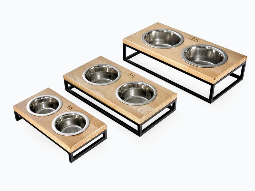 LUNCH BAR Hundenapf / Holz Napfständer mit zwei Edelstahlnäpfen für kleine Hunde / schwarzer Metallrahmen