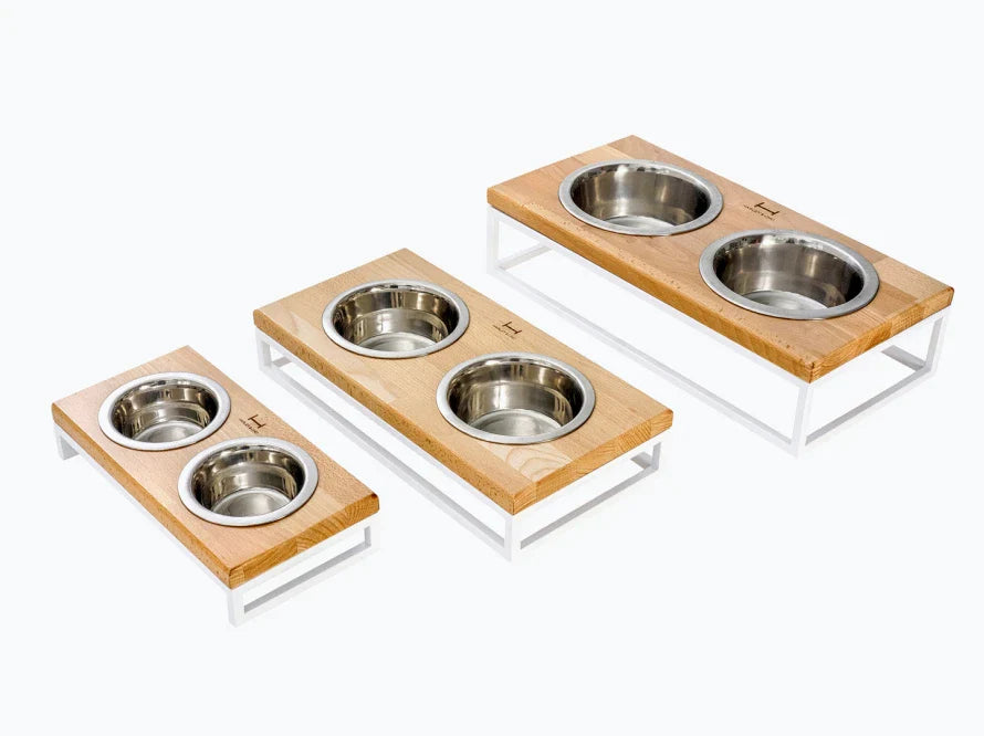 LUNCH BAR Katzennapf / Holz Napfständer mit zwei Edelstahlnäpfen für Katzen / weißer Metallrahmen