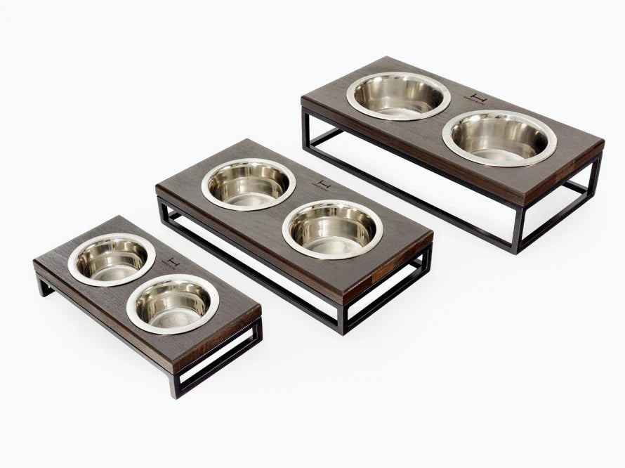 LUNCH BAR Hundenapf / Holz Napfständer mit zwei Edelstahlnäpfen für kleine Hunde / schwarzer Metallrahmen