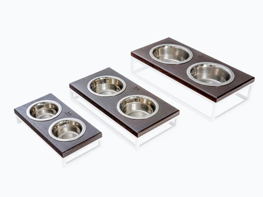LUNCH BAR Katzennapf / Holz Napfständer mit zwei Edelstahlnäpfen für Katzen / weißer Metallrahmen