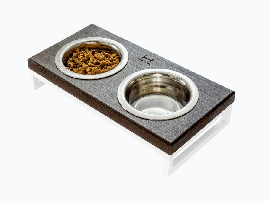 LUNCH BAR Katzennapf / Holz Napfständer mit zwei Edelstahlnäpfen für Katzen / weißer Metallrahmen