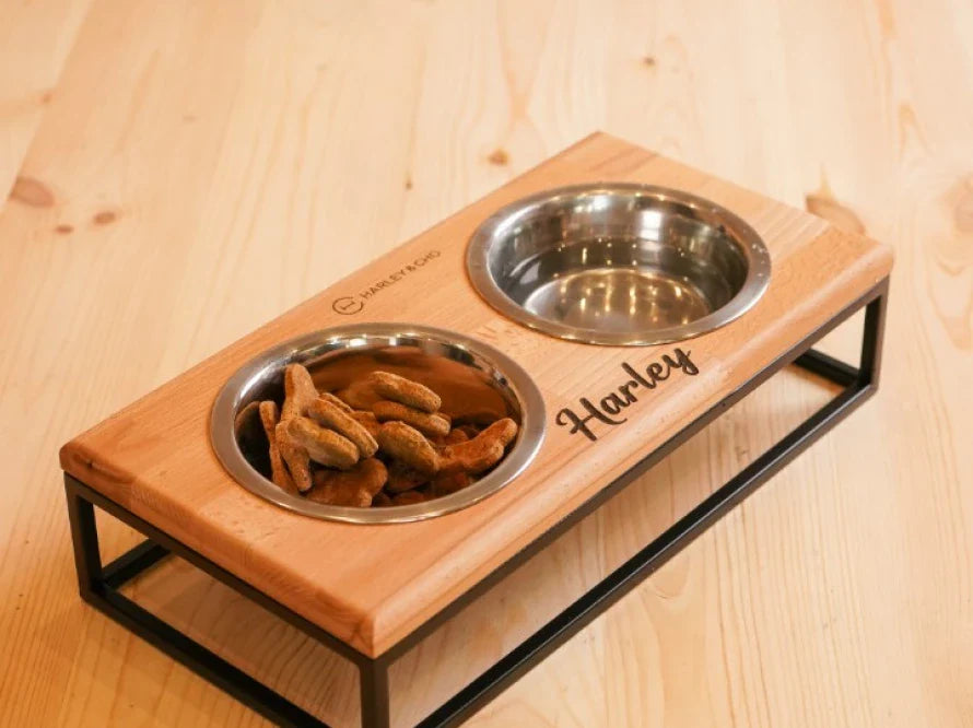LUNCH BAR Hundenapf / Holz Napfständer mit zwei Edelstahlnäpfen für kleine Hunde / schwarzer Metallrahmen