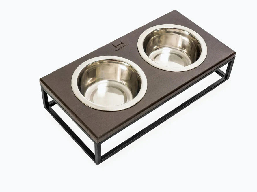 LUNCH BAR Hundenapf / Holz Napfständer mit zwei Edelstahlnäpfen für kleine Hunde / schwarzer Metallrahmen