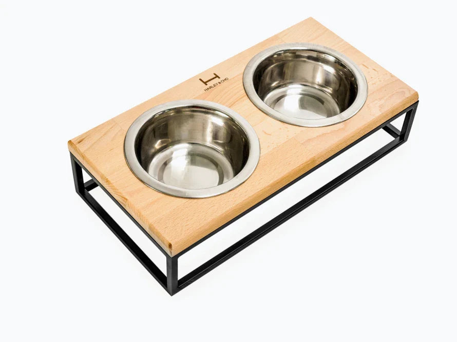 LUNCH BAR Hundenapf / Holz Napfständer mit zwei Edelstahlnäpfen für kleine Hunde / schwarzer Metallrahmen