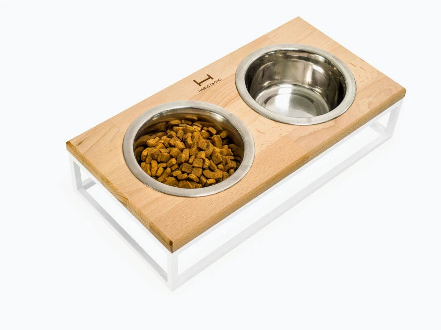 LUNCH BAR Katzennapf / Holz Napfständer mit zwei Edelstahlnäpfen für Katzen / weißer Metallrahmen
