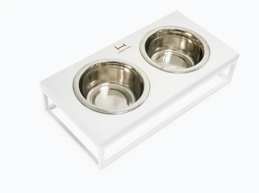 LUNCH BAR Hundenapf / Holz Napfständer mit zwei Edelstahlnäpfen für kleine Hunde / weißer Metallrahmen